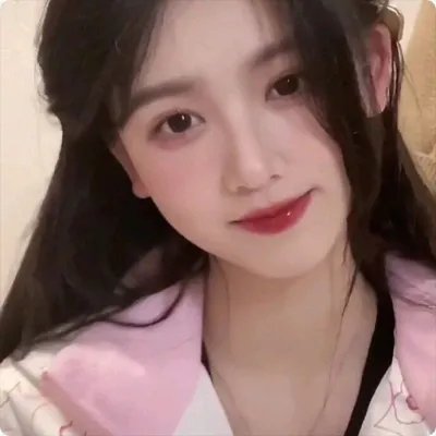 女生向前走